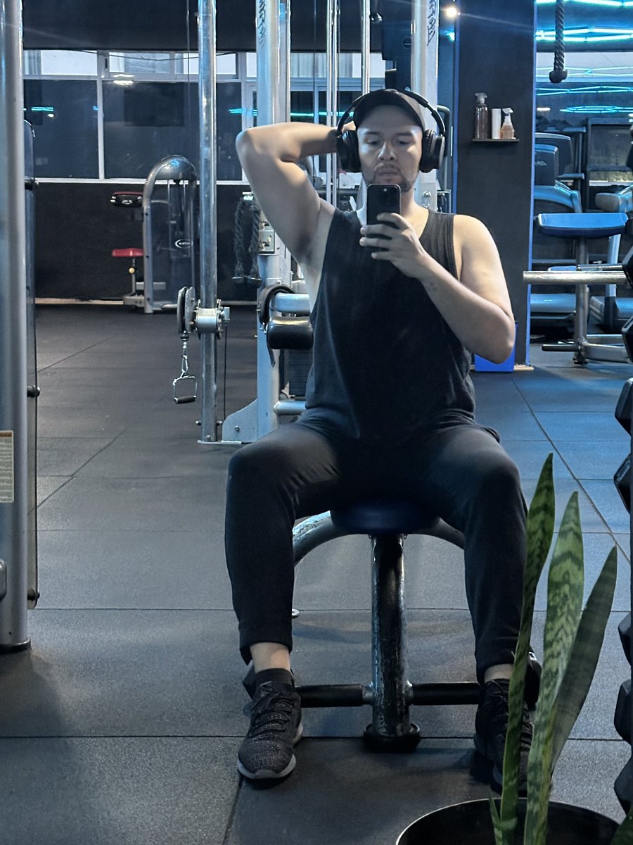 iguapito's tweet photo. Hoy tocó brazo 💪🏼 Buen inicio de semana 😉 https://t.co/bdCNWHfGXF
