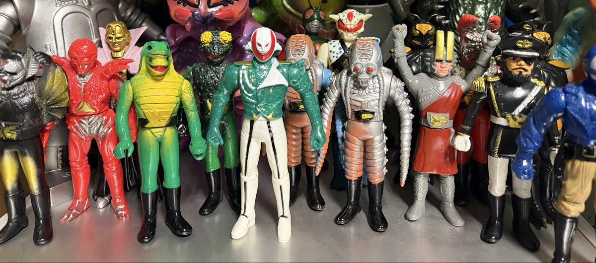 otakick's tweet photo. 私が愛してやまない80年代〜90年代の戦隊、ライダーの怪人ミニソフビ！
この時代のポピー、バンダイ、ユタカハーティロビンのテイストが好きでたまりません！当時発売されなかった素敵な怪人達を是非、このサイズで商品化して欲しいですねえ😊 https://t.co/R88VyH7KQV