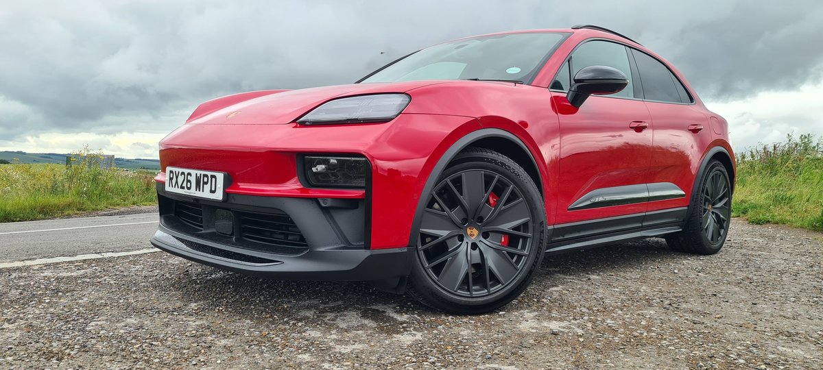 MttRbnsn's tweet photo. Battling the squalls today as the @PorscheGB_PR cavalcade continues. The #Taycan #4S #CT has switched for this, the 571hp #Macan #GTS #EV.
Sits between the 4S and #Turbo in the SUV's line-up, costs £89,000 before options but WPD comes in at £99,753, inc. £1,245 #Carmine #Red. 👌 https://t.co/jUpmeT2Yxi