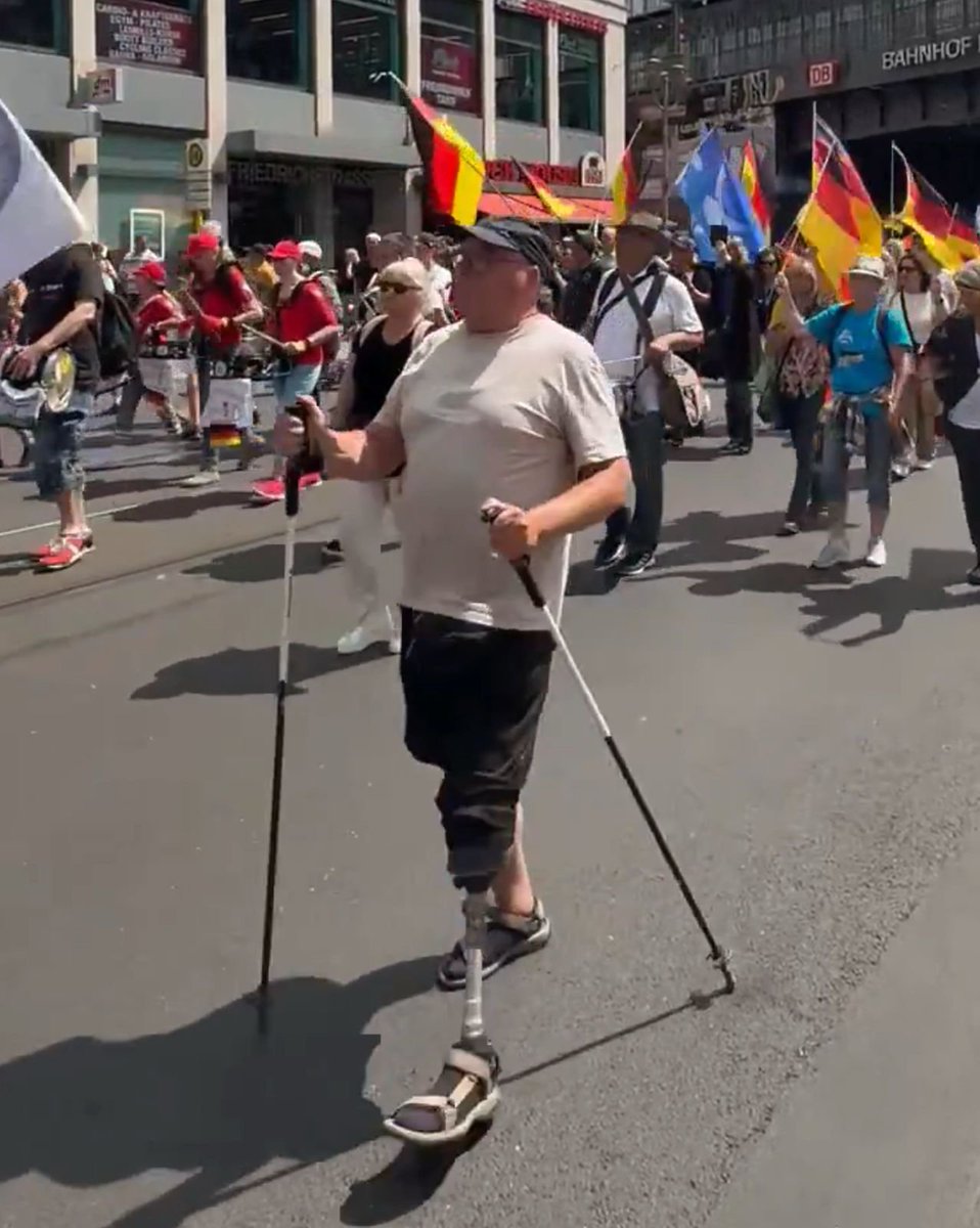 realDerksen's tweet photo. Was hindert dich, für das Volk auf die Straße zu gehen? Was sind deine Ausreden? Bitte in die Kommentare: #b0806 https://t.co/s0UV11iT4F