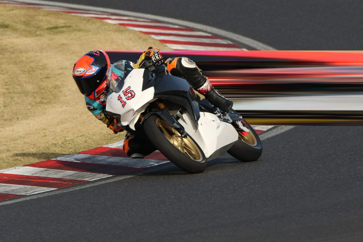 so_taman's tweet photo. 流行りのやつ

#ethosdesign
#nilsoil
#suomy
#smgracing
#cbr250rr
#suzuka https://t.co/Sk57Uw3YcW