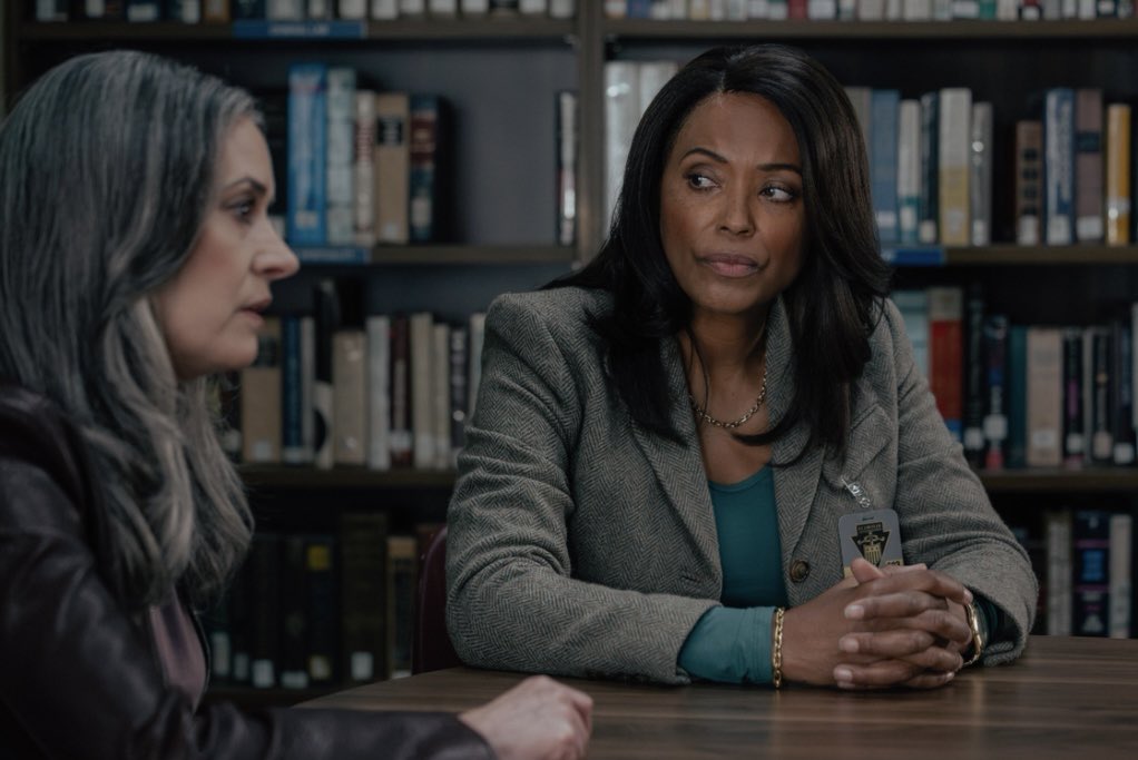 pvbarchive's tweet photo. More of Emily in 19x04 https://t.co/mfDWNIusOB