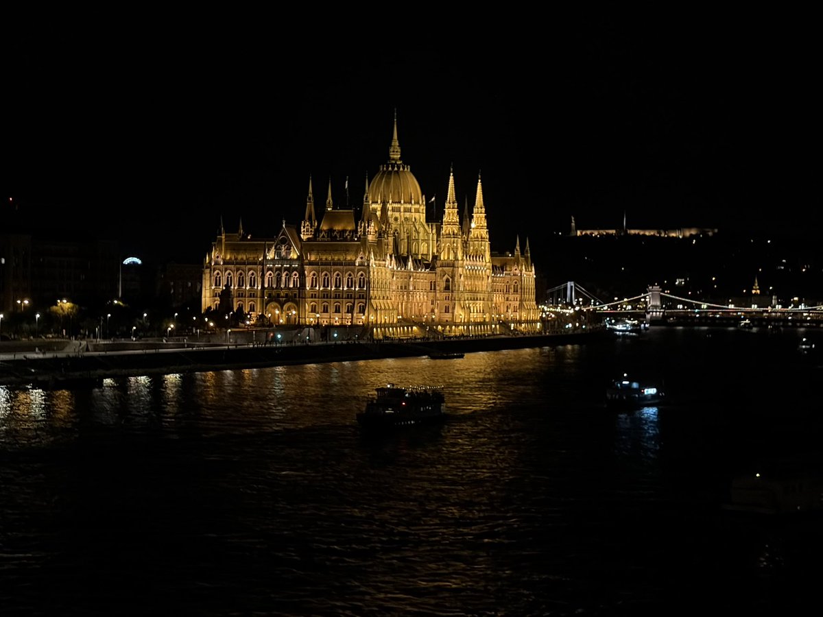 MacroBombastic's tweet photo. What a Week in Budapeste!

I can tell you that the vibe of the city is in a whole different level! https://t.co/PO6OeZQUPh