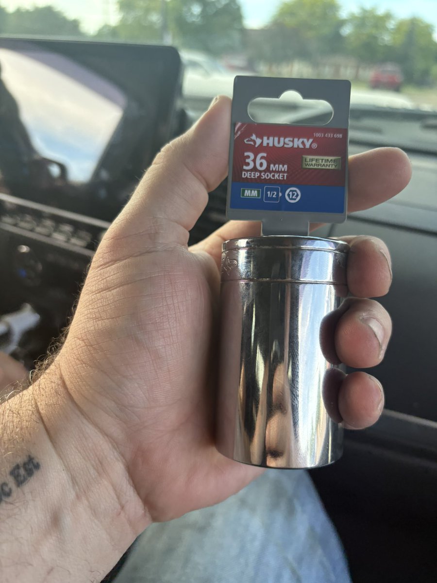 Joeinblack's tweet photo. I just bought the biggest freaking socket I’ve ever bought 😂 https://t.co/uOEm55Km4Z