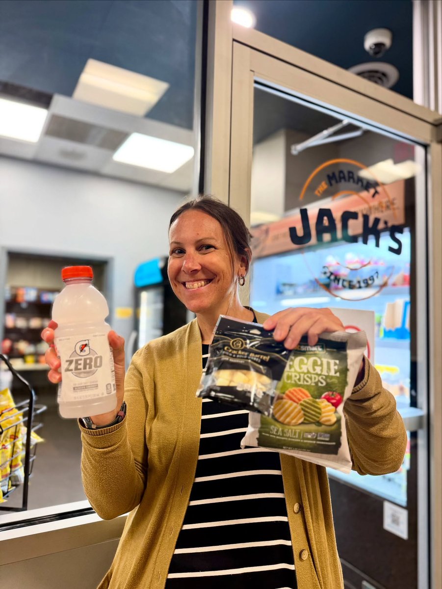 ParkhurstDining's tweet photo. Student athletes put in the work and staying fueled is part of the process!

Our teams are proud to support performance dining programs that help students stay energized with balanced meals, fresh ingredients, and options designed to keep up with busy schedules. 💪 https://t.co/D6WP0C8ncG