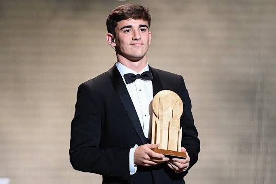 thatEsselguy's tweet photo. Neves should put his individual award on the table https://t.co/ZyqkScRs8i