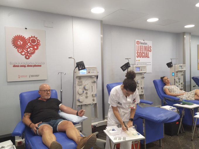 GVAdonasang's tweet photo. Dona Sang a #Valencia
📌Centre de Transfusió -sala.
Pots fer donació de sang convencional o #afèresi [la donació de #plaquetes o #plasma necessita cita prèvia, crida ☎️961971600 i sol·licita-la]
📍[Av. del Cid, 65]
De dilluns a divendres 🕣8.30-21.00
Dissabtes🕞8.30-14.00 https://t.co/Sz1EHjDg3n