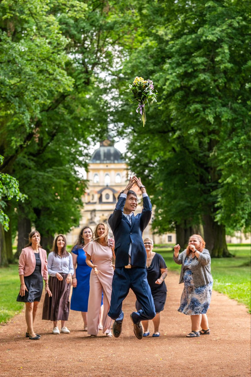 Lukrun89's tweet photo. Newlyweds' walk in the castle park of Hořovice Castle 💍❤️ @yujin2002_
#gay #gaywedding
#gaylove #gaylife #gayfamily https://t.co/KwMzl3ENtX