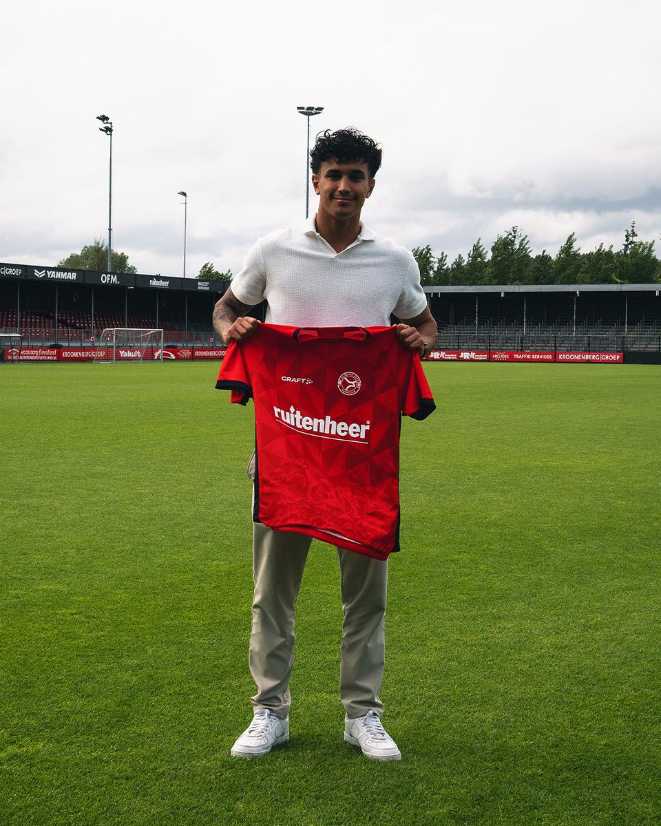 AlmereCityFC's tweet photo. Vier nieuwe gezichten voor Jong Almere City FC! 🔴⚫

Lees het artikel hier: https://t.co/FEIUk8Dc5C

#AlmereCity #BetterTogether https://t.co/tmDWLEbVsv