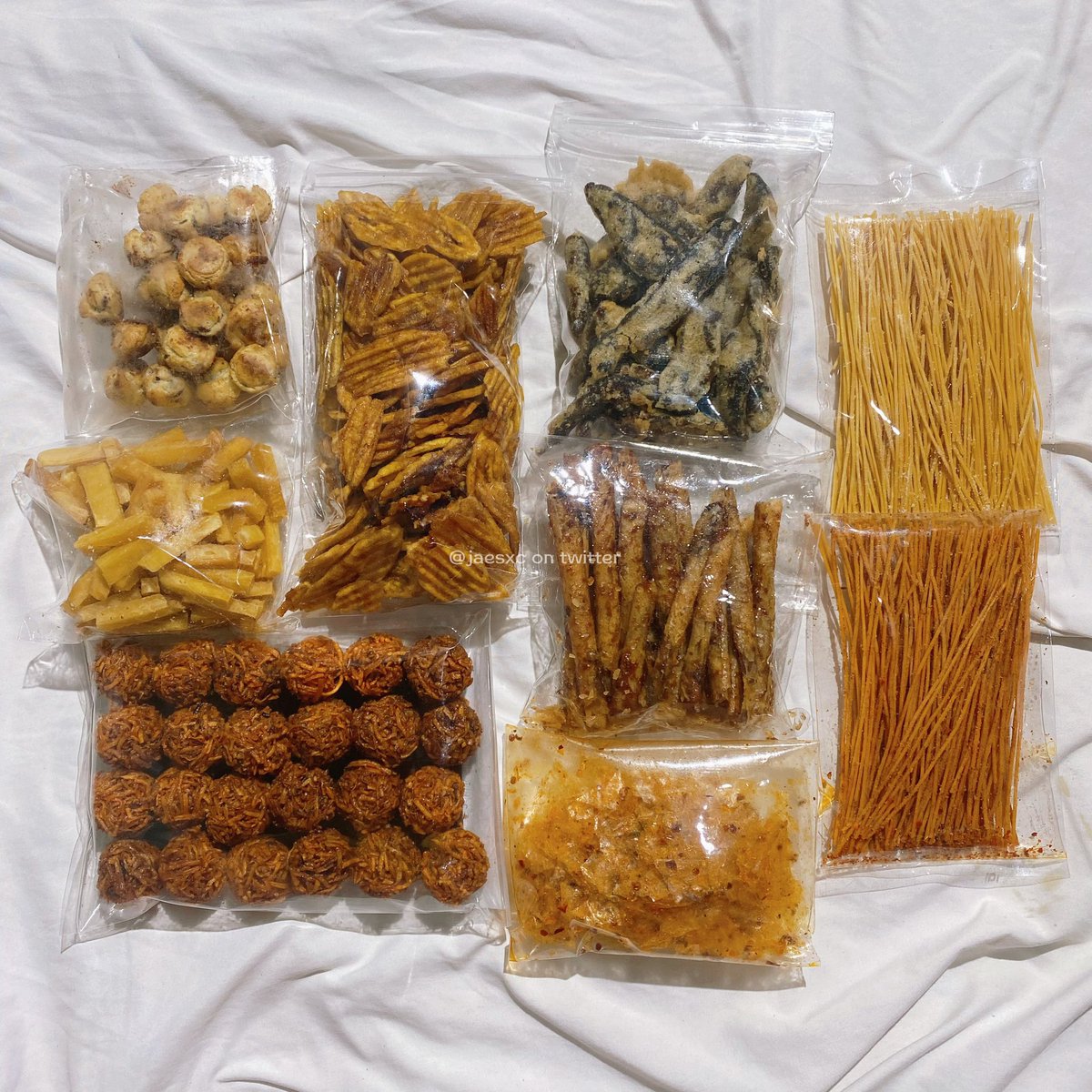 jaehyunleety's tweet photo. Kalo kalian cari snack anti gagal, tolong lirik UMKM satu ini 🫵🏻

Aku udah jajan 3x buat stock, gak ada yg gagal, pengemasan aman, dan SEMUANYA enak! Mana sering diskon! 😭🫶🏻

Wajib coba: KENTANG MUSTOFA, juara! https://t.co/WcLM5RACHe