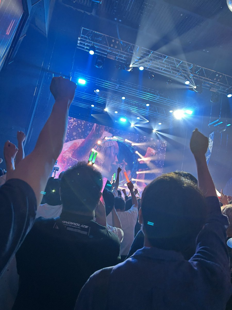 blau_kmtk's tweet photo. ミラミラワンマンおつかれさまでした

りくくん 毎度招待ありがとう
今度 まおからの
株は あげておきますね(笑

Quietと chewingstar と セスナが
聴けたので満足です😁楽しかった

ウララカ 好き
これから夏フェスとかで
聴けるのかと思うと楽しみ☺️

#ミラミラ0608Zeppワンマン https://t.co/zraRViQHoR