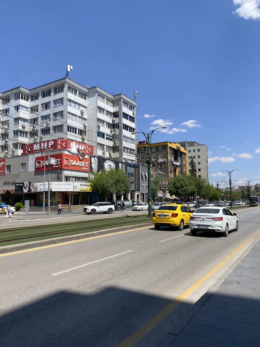 zelwiss's tweet photo. adalar mevsımı gelmıs ama bılın bakalım ben nerdeyım https://t.co/ngqb4sqKnD
