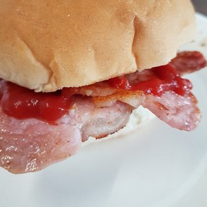 ScunnyTruckStop's tweet photo. Come to Scunthorpe Truck Stop and get your free bacon butty and hot drink with every truck wash. #truckwash #freegift https://t.co/ZPRaGKH6Yd