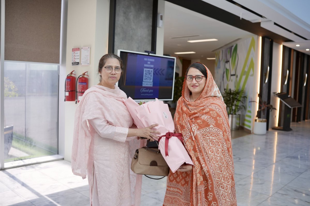 PAFDA_Official's tweet photo. PAFDA welcomed Dr. Bushra Mirza, Vice Chancellor, @fatimajinnahwomenuniversity, Rawalpindi, during her visit to its facilities.
During the visit, Dr. Bushra met with the Director General PAFDA and senior management. She was given an overview of PAFDA’s laboratory capabilities. https://t.co/9wg2YL7GTD