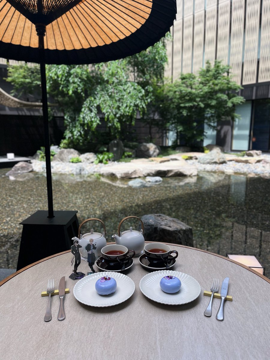 kawaiitweeety's tweet photo. カペラ京都のテラス席涼しくて居心地よかった🍃✨️
藤のケーキがやみのさんにも緋八さんにもぴったりだった（ ܸʚ̴̶̷̷⩊ʚ̴̶̷̷ ܸ） https://t.co/GvrByiD4qg
