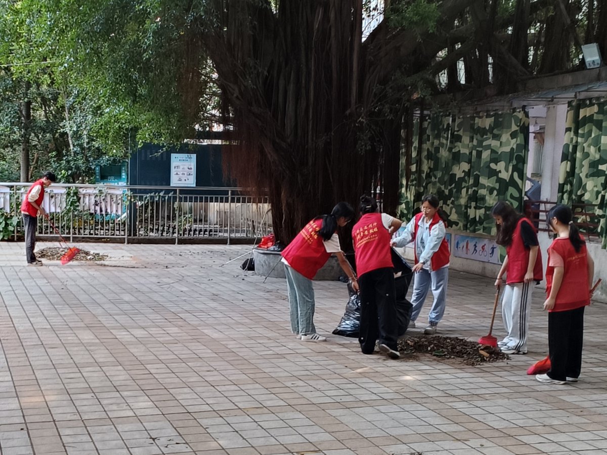 vitt2007's tweet photo. Neighborhood Spring Clean-Up Sat 9AM @ Central Park! Bring gloves + trash bags. Help spruce up our space u0026 meet neighbors. See you there!， https://t.co/GKp1jPIHRu