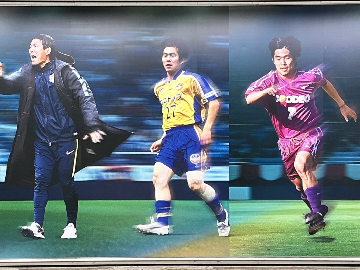 NaKa_yas's tweet photo. 新宿駅メトロプロムナードのサッカー日本代表の広告を見てきた
ベガルタ仙台のユニフォーム姿の森保監督もいる！！！ https://t.co/1KImaU7Ovg