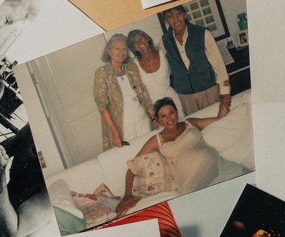 ftdtfearless's tweet photo. her little baby bump 😭💕 i’d give my life for her https://t.co/sXzvVZUNWW