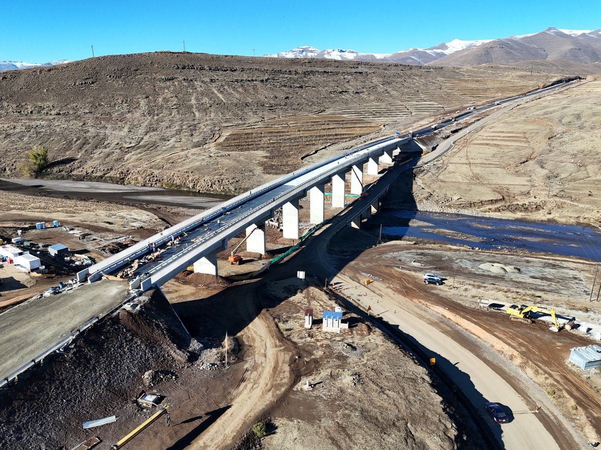 ConcorConstruct's tweet photo. Progress continues on the Mabunyaneng and Khubelu (M&amp;K) Bridges project in Lesotho. Bridge deck waterproofing, asphalt paving, earthworks and ancillary infrastructure works are advancing steadily, bringing us closer to improved connectivity and mobility for local communities. https://t.co/dmLCkLSeXM