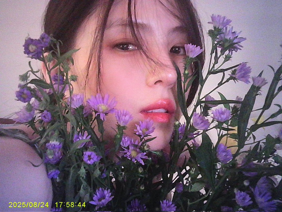 dear_xeesh's tweet photo. 이제 토히언니에게 버블로 몰래 비하인드 사진 더 받을 수 있다는 사실이 감격스러움 https://t.co/AaxodGGsW5