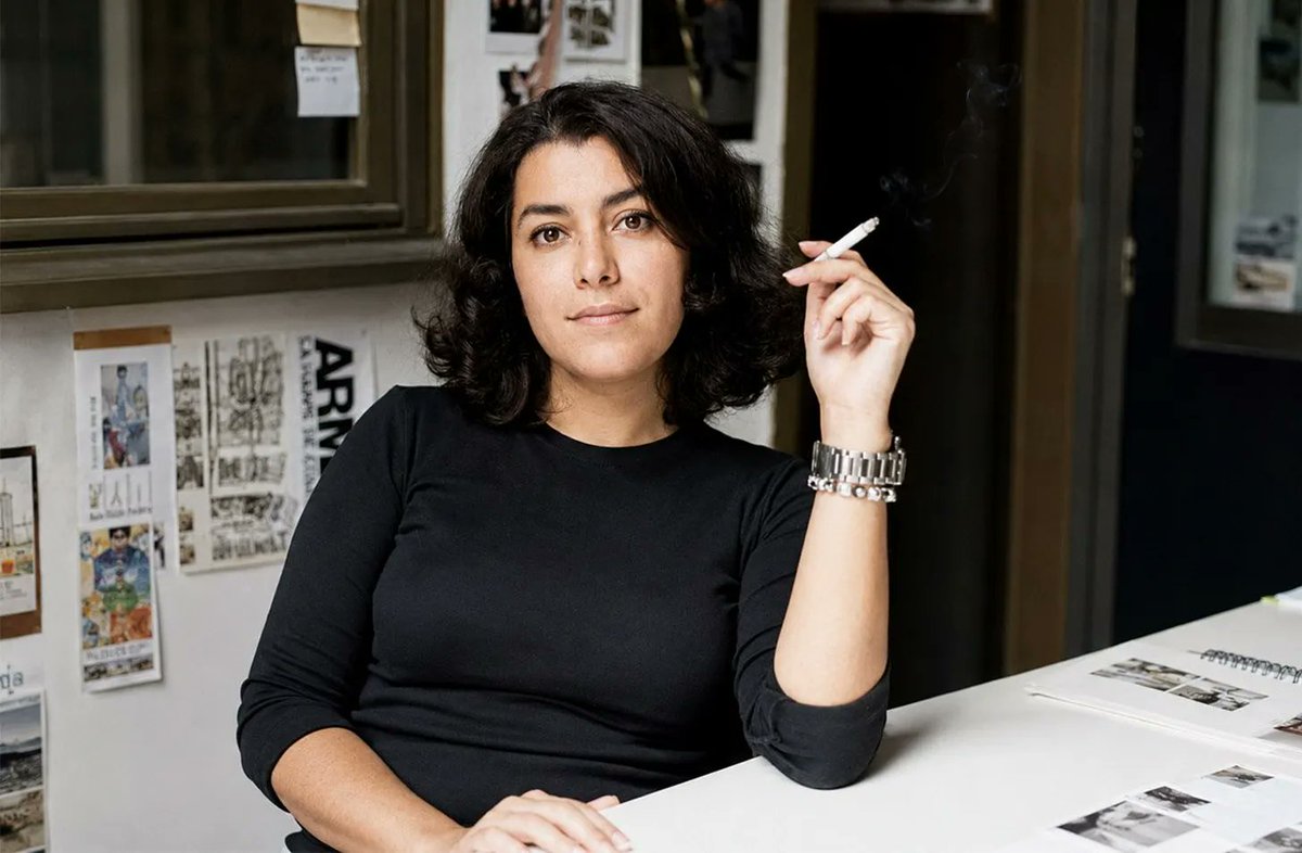 acikradyo's tweet photo. "Marjane Satrapi, hayatı boyunca ülkeleri, evleri, sürgünleri, geçmişi kaybetmeyi anlattı. Ne rüzgârlar esti, ne fırtınalar koptu, devrilmemişti. Ailesi duyurdu: Marjane üzüntüden öldü."

üzüntüden ölmek: https://t.co/4SYrDmQxr9 https://t.co/EYvFtD5H6Q