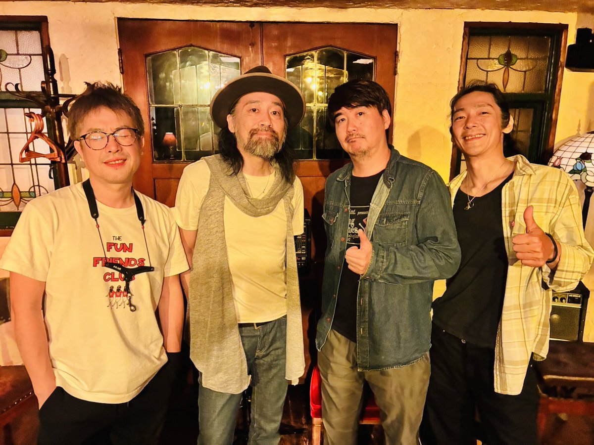 youfunky1977's tweet photo. シュトケンsecret live@silvermoon

7年振りにシュトケンとのライブ
愛すべきメンバー
言葉は要らなかった
色んな音楽があるけど
この4人でしか出来ない音楽だった

次は決まってない
時間が経てば自然と決まるだろう

静寂と間を磨いて待つとしよう

#シュトウケンイチ
#藤吉悠
#篠原裕
#松本春樹 https://t.co/OzJGCnyTjl