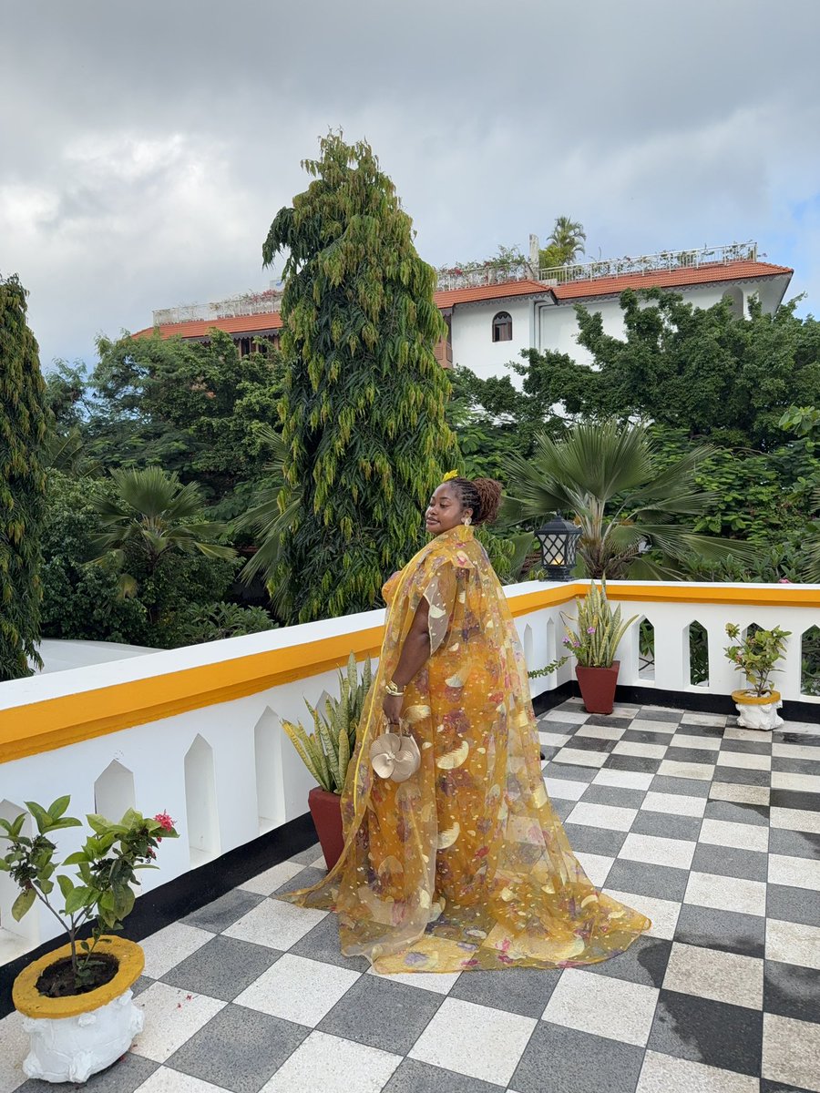 adaezennaji_'s tweet photo. Here you go 🤭😍😍💛
I looked like a princess today. 
@nwaoluedo made the most gorgeous dress 🥹❤️ https://t.co/bEJ5ZXYW1i