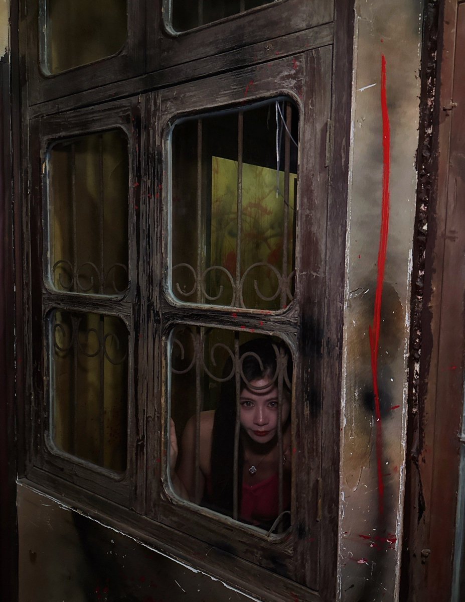 w_doris's tweet photo. This weekend’s vibe: locked in a weird room, solving weird puzzles u0026 trying not to panic when the lights flicker. Who’s joining https://t.co/qR0BgCD0vm