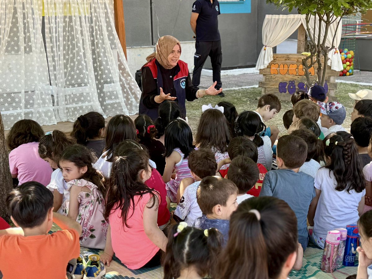 basakayorg's tweet photo. 📍 Bugün TOKİ Kayaşehir Mimar Sinan Anaokulu öğrencilerimize, onların yaşına uygun şekilde temel afet bilinci eğitimi verdik. İşte bugün öğrendiklerimiz:
☎️ Acil Durum Numaraları
🌊 Tehlikeli Durumları Tanıma
🧑‍🧑‍🧒‍🧒 Ailemize Bildirme
🦺 Güvende Kalma Yolları https://t.co/uUrUPrUhIn