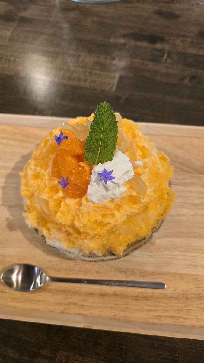 03110615kuro's tweet photo. 小さなかき氷専門店たね
那須塩原市
カカオとチェリー
なつみ
1つ1つ丁寧に提供してくれる店主様の愛情たっぷりかき氷🍒🍊🍧
店内の雰囲気は穏やかな時間と癒しをくれます✨どこか現実逃避出来るお店です🍧
かき氷もとても美味しい🍧
#小さなかき氷専門店たね https://t.co/Vgp4wpW12V