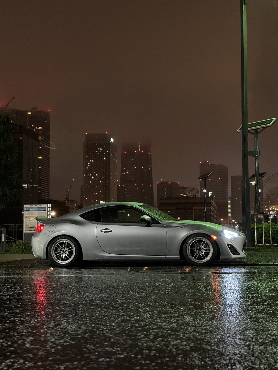 halSR__march's tweet photo. 雨の夜のアイスシルバー🤤
本当にシルバーで良かったと思う https://t.co/VrO8Wp8fRa