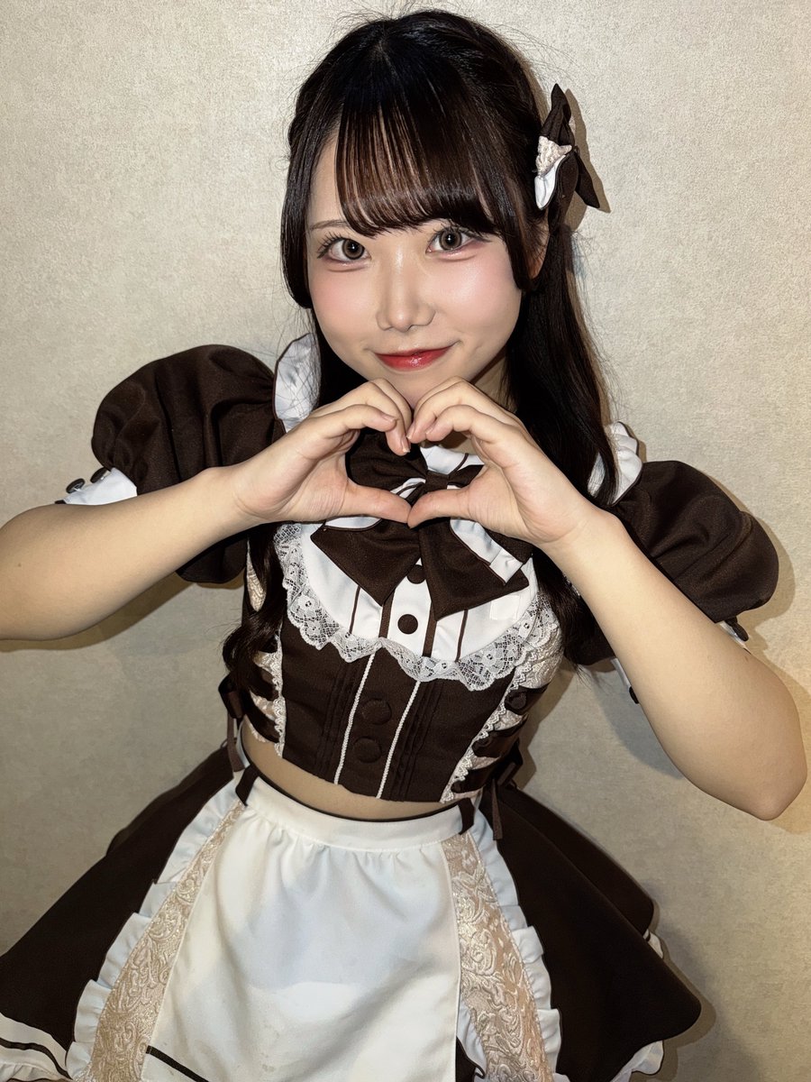 _AMASTAGE_tsuki's tweet photo. 明日9日（火） 19-22出勤です🐻‍❄️💙

新制服着るの出勤だと3回目❕3️⃣

コッキャンの夏予選のセットリストが明日20時に発表されるので、よかったらぜひ一緒に見てー！> ·̫ <♩

 #AMASTAGEなんば店 https://t.co/V5TmZZmNJM