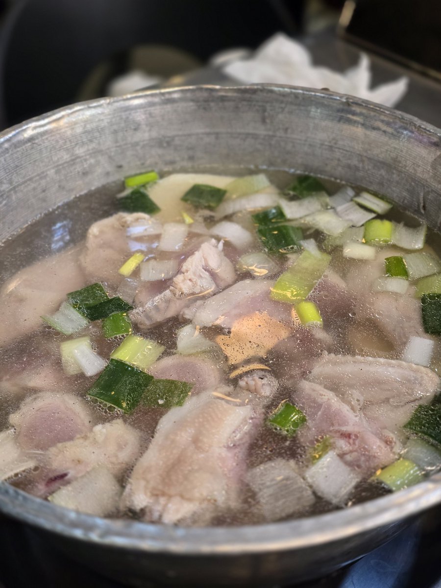 MukG_'s tweet photo. <동대문/진옥화할매닭한마리>
닭한마리 먹을 때 떡사리 필수로 시켜주기🤙 푸둥몰랑쫀득 떡 먼저 먹어주고 고기 먹은 다음에 닭육수 쭉 우러난 국물에 김치랑 양념장 넣고 칼국수까지 먹어야됨 https://t.co/3QpcVQpxcI