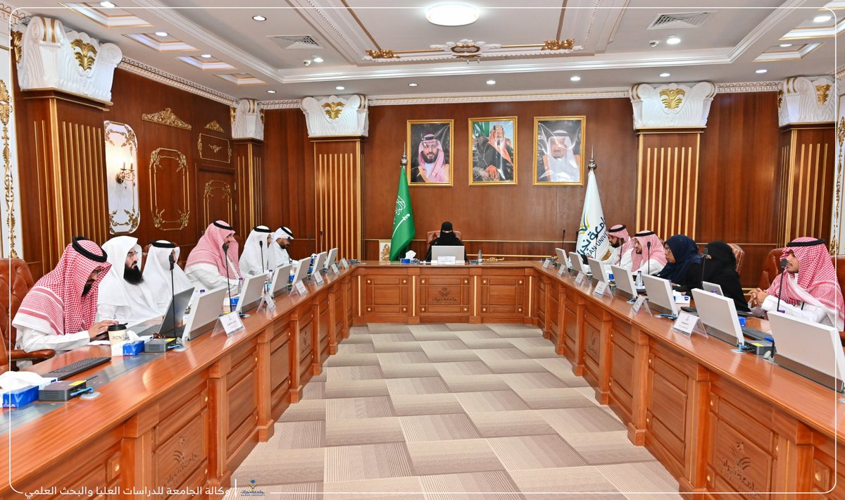 Najran_Univers's tweet photo. نحو منظومة أكاديمية أكثر جودة عقد المجلس العلمي بـ #جامعة_نجران جلسته السادسة عشرة للعام الجامعي 1447هـ، برئاسة وكيلة الجامعة للدراسات العليا والبحث العلمي د.هدى اليامي، لبحث موضوعات أعضاء هيئة التدريس، والارتقاء بمنظومة التعليم والبحث العلمي. https://t.co/87JQIYrWjs
