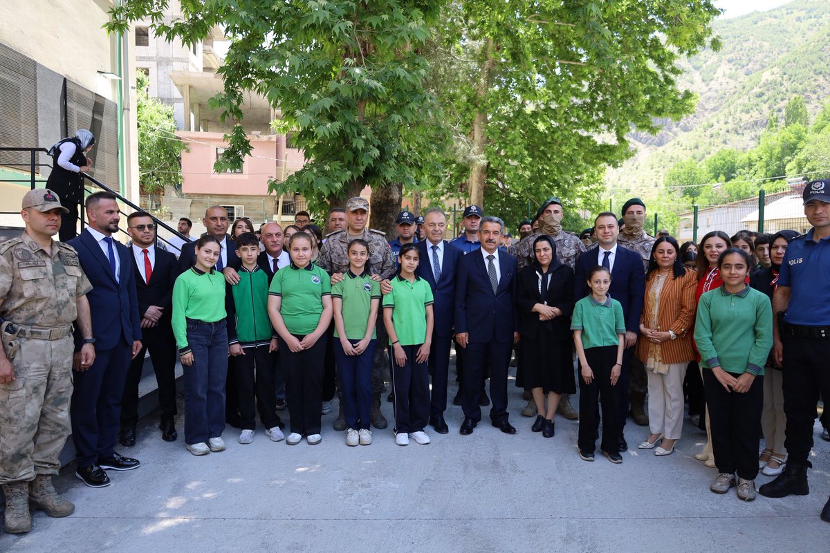 uluderekm's tweet photo. Valimiz Sayın Birol EKİCİ, İl Emniyet Müdürü Sayın Volkan SAZAK, İçişleri Bakanlığı Bakan Müşaviri Sayın Hatice ATAN, şehidimiz PÖH Mustafa Karapınar’ın kıymetli annesi Sayın Fatma KARAPINAR, Kaymakamımız Sayın Ekrem Ender ERGÜN, il ve ilçe protokolü ile birlikte; https://t.co/NNvEN9n1Jj