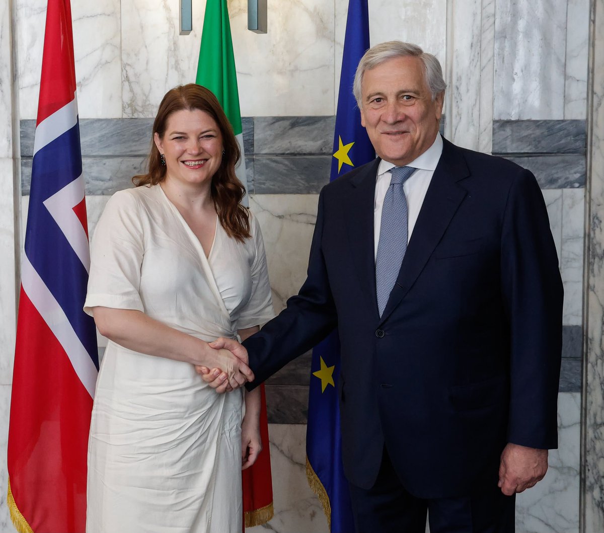 Antonio_Tajani's tweet photo. Ho inaugurato oggi alla #Farnesina, insieme alla Ministra norvegese 🇳🇴 del Commercio e dell’Industria, Cecilie Myrseth, il Business Forum Italia–Norvegia, che ha riunito oltre 100 imprese dei nostri due Paesi.
Italia e Norvegia condividono una solida sintonia politica e una cooperazione economica in continua espansione. Nel 2025 l’interscambio commerciale ha raggiunto i 6 miliardi di euro, confermando il dinamismo delle nostre relazioni.
Vogliamo consolidare ulteriormente scambi, investimenti e partenariati industriali nei settori strategici per il futuro, dai minerali critici allo spazio, dove puntiamo a sviluppare programmi congiunti anche nell’ambito delle iniziative spaziali europee.
La Norvegia rappresenta inoltre un partner di primo piano nell’Artico, una regione sempre più rilevante per la sicurezza, la competitività e la crescita delle nostre economie.