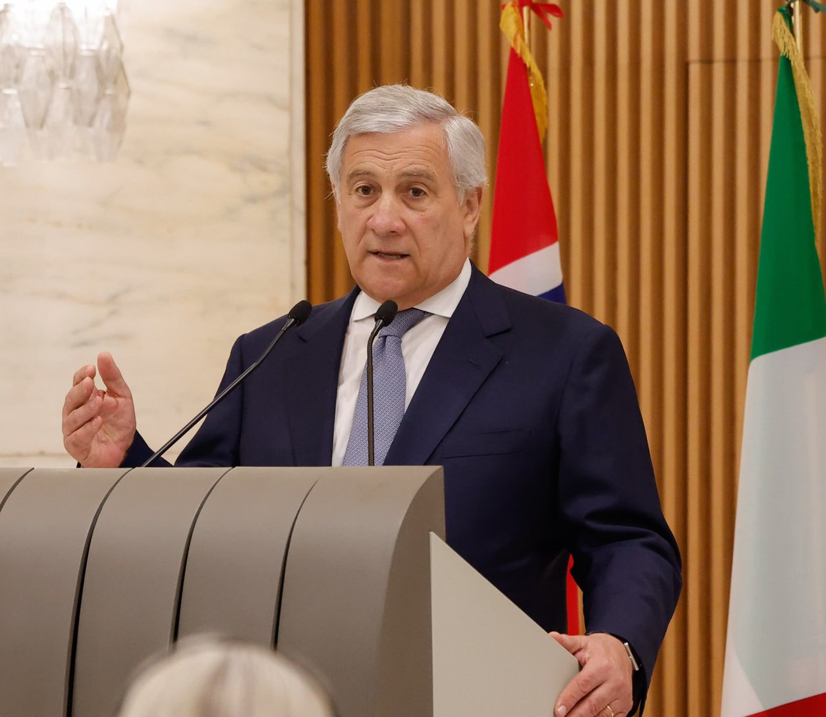 Antonio_Tajani's tweet photo. Ho inaugurato oggi alla #Farnesina, insieme alla Ministra norvegese 🇳🇴 del Commercio e dell’Industria, Cecilie Myrseth, il Business Forum Italia–Norvegia, che ha riunito oltre 100 imprese dei nostri due Paesi.
Italia e Norvegia condividono una solida sintonia politica e una cooperazione economica in continua espansione. Nel 2025 l’interscambio commerciale ha raggiunto i 6 miliardi di euro, confermando il dinamismo delle nostre relazioni.
Vogliamo consolidare ulteriormente scambi, investimenti e partenariati industriali nei settori strategici per il futuro, dai minerali critici allo spazio, dove puntiamo a sviluppare programmi congiunti anche nell’ambito delle iniziative spaziali europee.
La Norvegia rappresenta inoltre un partner di primo piano nell’Artico, una regione sempre più rilevante per la sicurezza, la competitività e la crescita delle nostre economie.