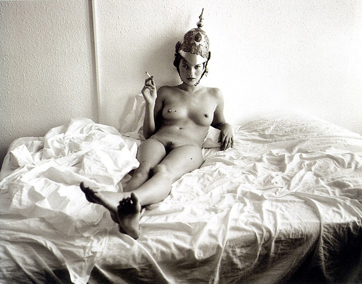 protoamante's tweet photo. {📷 Corinne Day - Kate Moss June 2001} https://t.co/d4hJt09uGZ