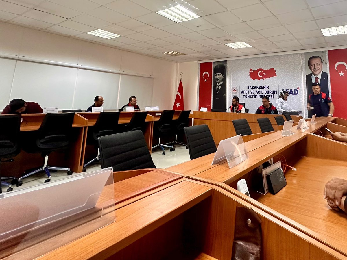 basakayorg's tweet photo. Başakşehir arama kurtarma grubu aylık toplantısı Başakşehir Belediyesi Afet İşleri Risk Yönetimi Müdürlüğü başkanlığında gerçekleşti. Toplantıda; orman yangınları ile mücadelede  koordinasyon, ilçedeki tatbikat çalışmaları ve ormanların denetimi konusunda kararlar alındı. https://t.co/sO20YGAlEG