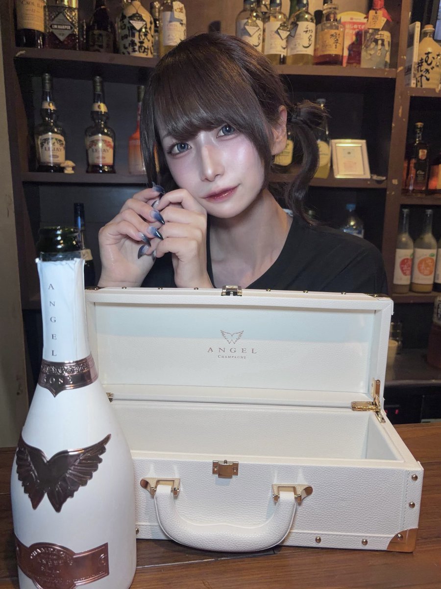 yunc0607's tweet photo. テキーラも沢山とシャンパン2、3本直瓶して無事に記憶飛ばしてた誕生日でした
前祝いも当日もお祝いしてくれた人たちありがとう🫶 https://t.co/asuGBcgHwo