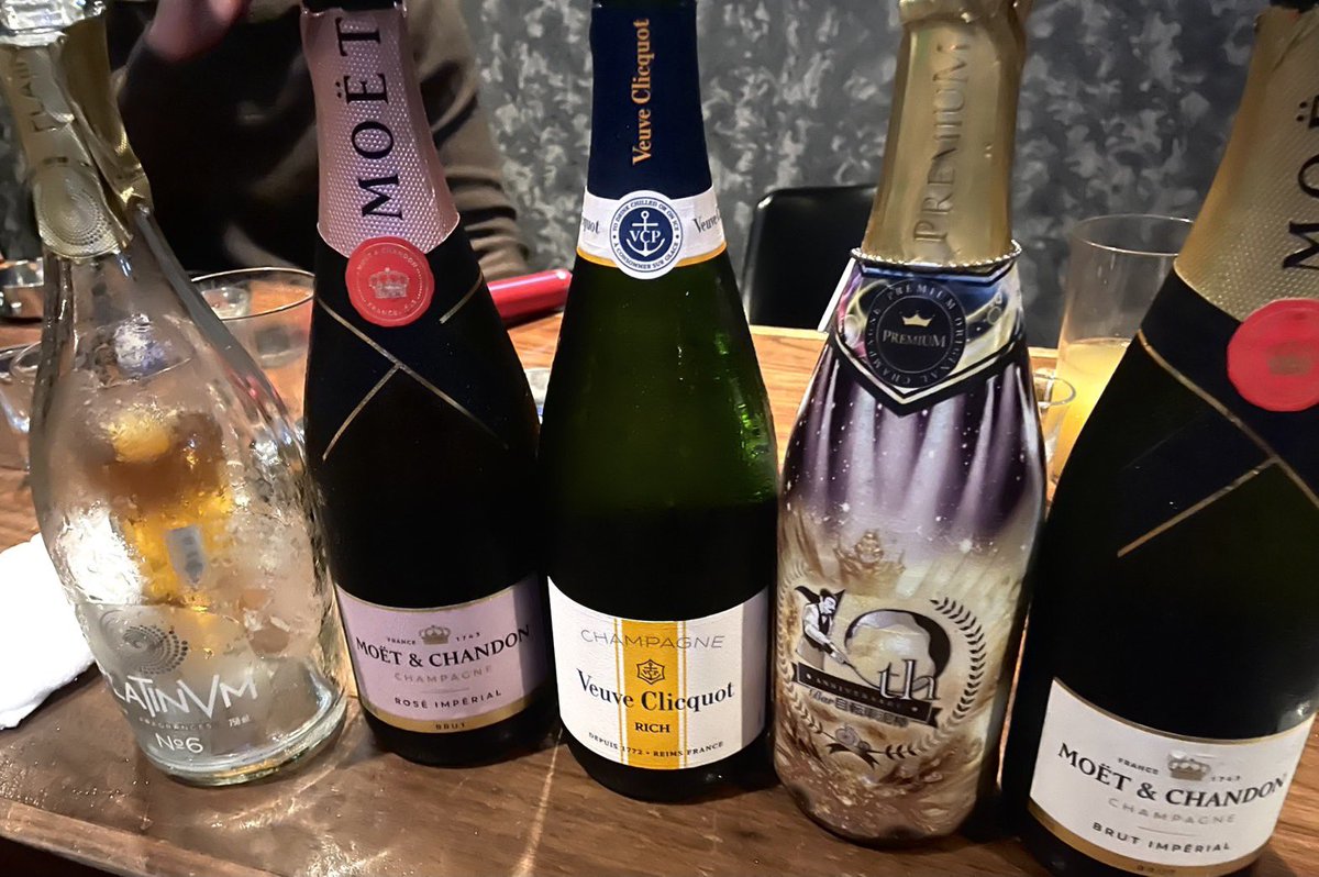 yunc0607's tweet photo. テキーラも沢山とシャンパン2、3本直瓶して無事に記憶飛ばしてた誕生日でした
前祝いも当日もお祝いしてくれた人たちありがとう🫶 https://t.co/asuGBcgHwo