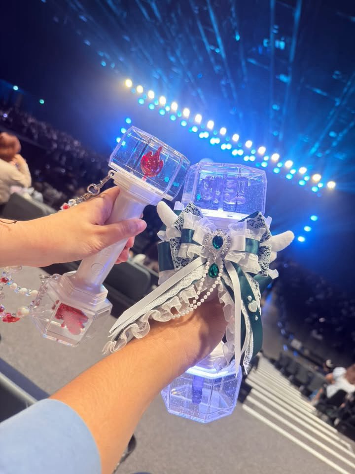 KJD021's tweet photo. เราชอบบงเรียบๆ เลยไม่ค่อยได้แต่งน้องเท่าไร แต่พอได้จุ่มบงกับเพื่อนปุ๊บ… คุณหนูอย่าเข้าใกล้กระผมเลยครับ 😂 ถ้าไม่มีหลานๆ ในรูปแรกเข้ามาช่วย บงผมก็คือ 😅💪✨ https://t.co/8nCbzbZwXd
