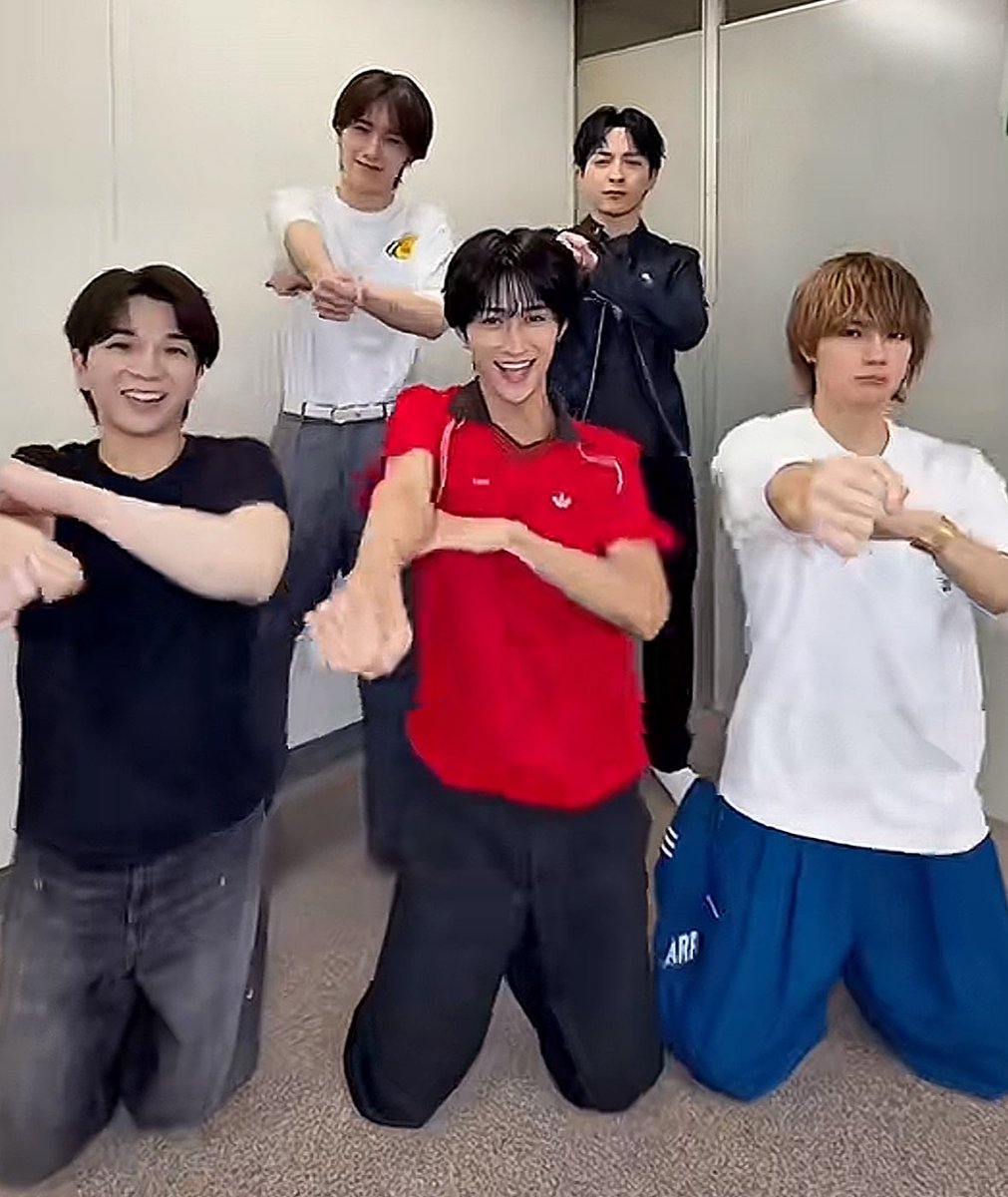 藍 tweet media