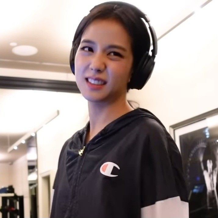 freshysooyaa's tweet photo. Kdrama stan tuh rata", setiap lewat tl gue dan underestimate drama jisoo, trs pas gue stalk emg benci aja sm js. Gue lebih apresiasi sm GP yg muji drama jisoo atau kritik membangun (konstruktif), komentar netral (tanpa ngejudge). Daripada kdrama stan, the hate train so forced. https://t.co/0rZTy57iAo