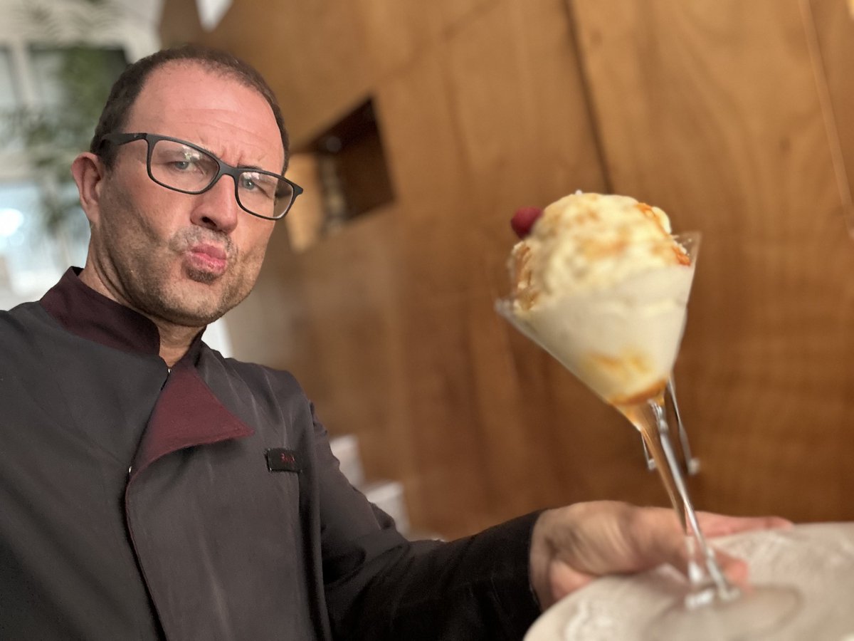 ribas1975's tweet photo. Escuma de crema catalana amb gelat de carquinyoli, deliciós! https://t.co/V4nfabvE5o