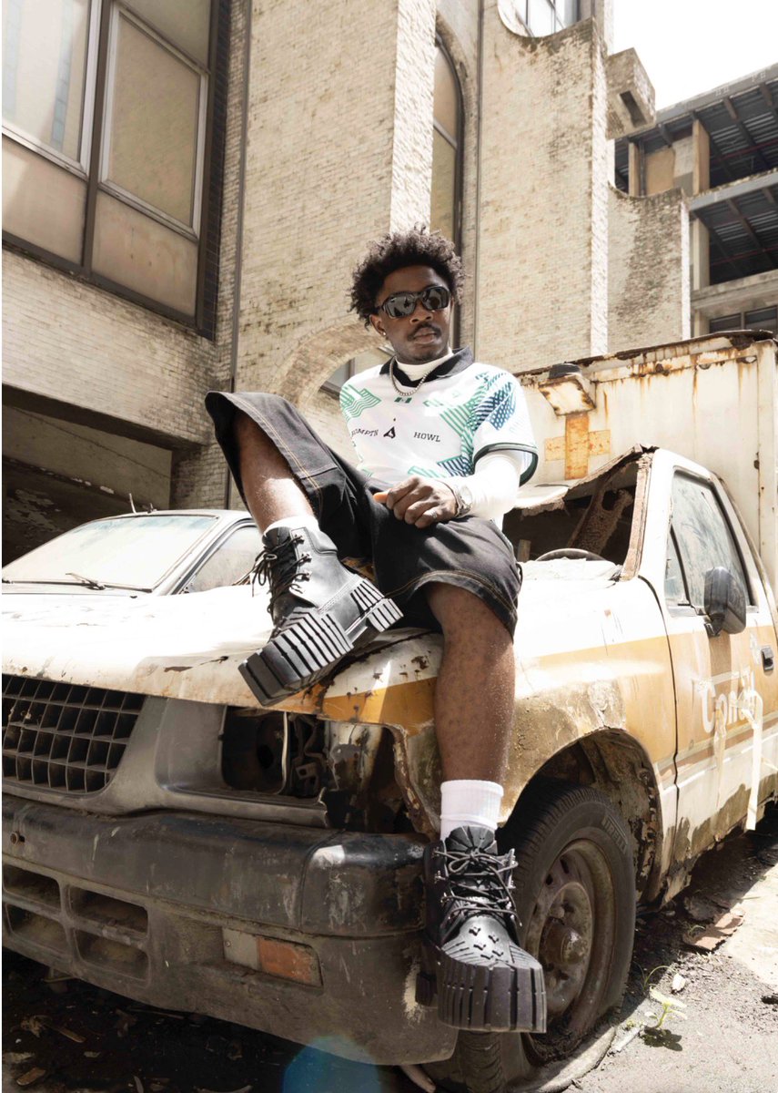 Hotboymexx001's tweet photo. New campaign project with @peterskevwe for  KOMPTIN @sxwanu styled by @joyeafeez https://t.co/Nj4kRoS8CR