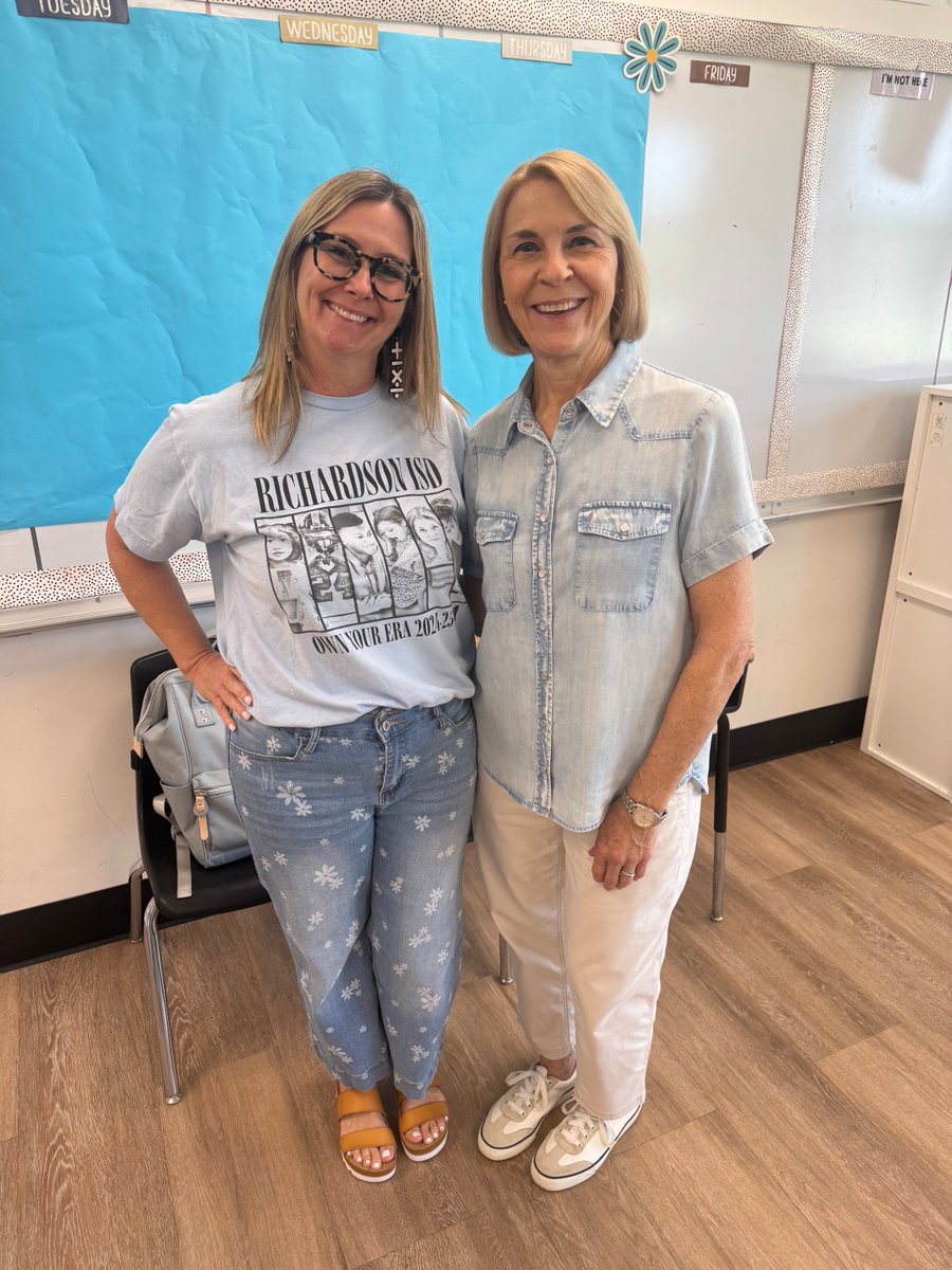 LaurelDickson17's tweet photo. This dynamic second grade team is ready for week two at the Wallace Summer Learning Academy! I love the learning they have planned and I know the kids will, too! #RISDBetheOne https://t.co/xH40oXCniB