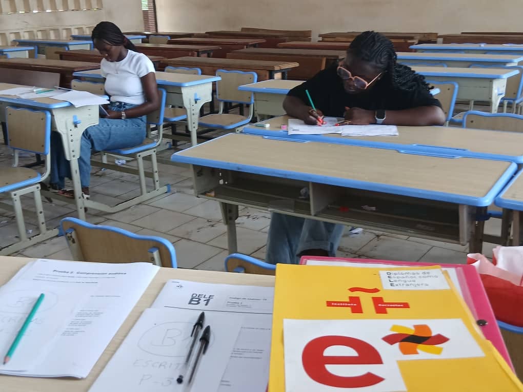 InstCervantes's tweet photo. 🌍 Uno de cada diez estudiantes de español está en África.

El Cervantes inaugura este miércoles el Aula Cervantes de Abiyán (Costa de Marfil 🇨🇮).

Es la segunda presencia permanente en África subsahariana de la institución, tras Dakar (Senegal 🇸🇳).

https://t.co/ENEp8p6Gfr https://t.co/g5iguRPJAW