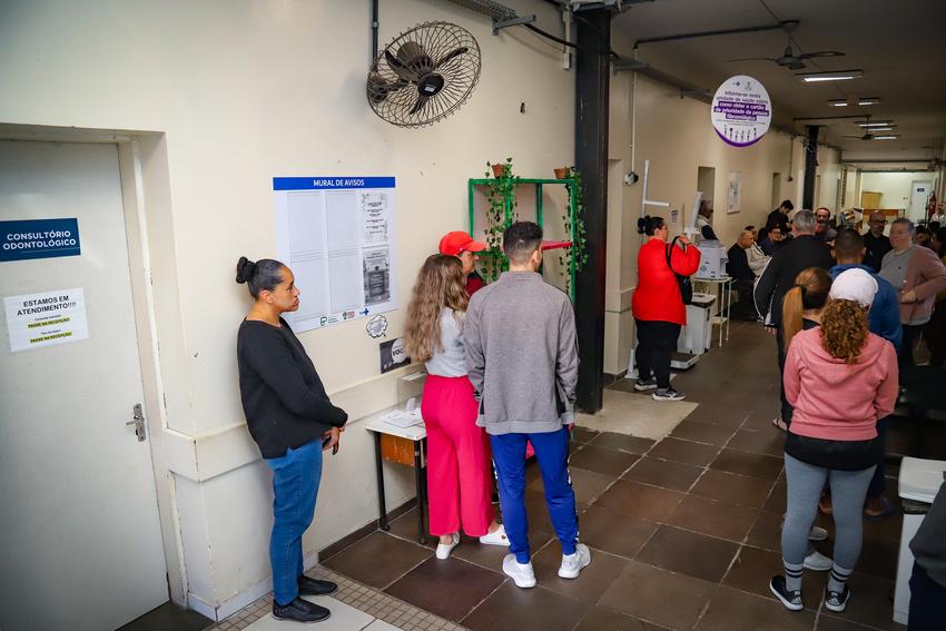 saudepoa's tweet photo. ‼️ Registramos grande procura pelos serviços de saúde no primeiro fim de semana de ampliação do atendimento na Operação Inverno. Entre sábado, 6/6, e domingo, 7/6, foram 500 consultas médicas e de enfermagem e aplicadas 3.007 doses de vacinas.

⏩ Leia em: https://t.co/FE2j519grj https://t.co/YlTuvzwjqB