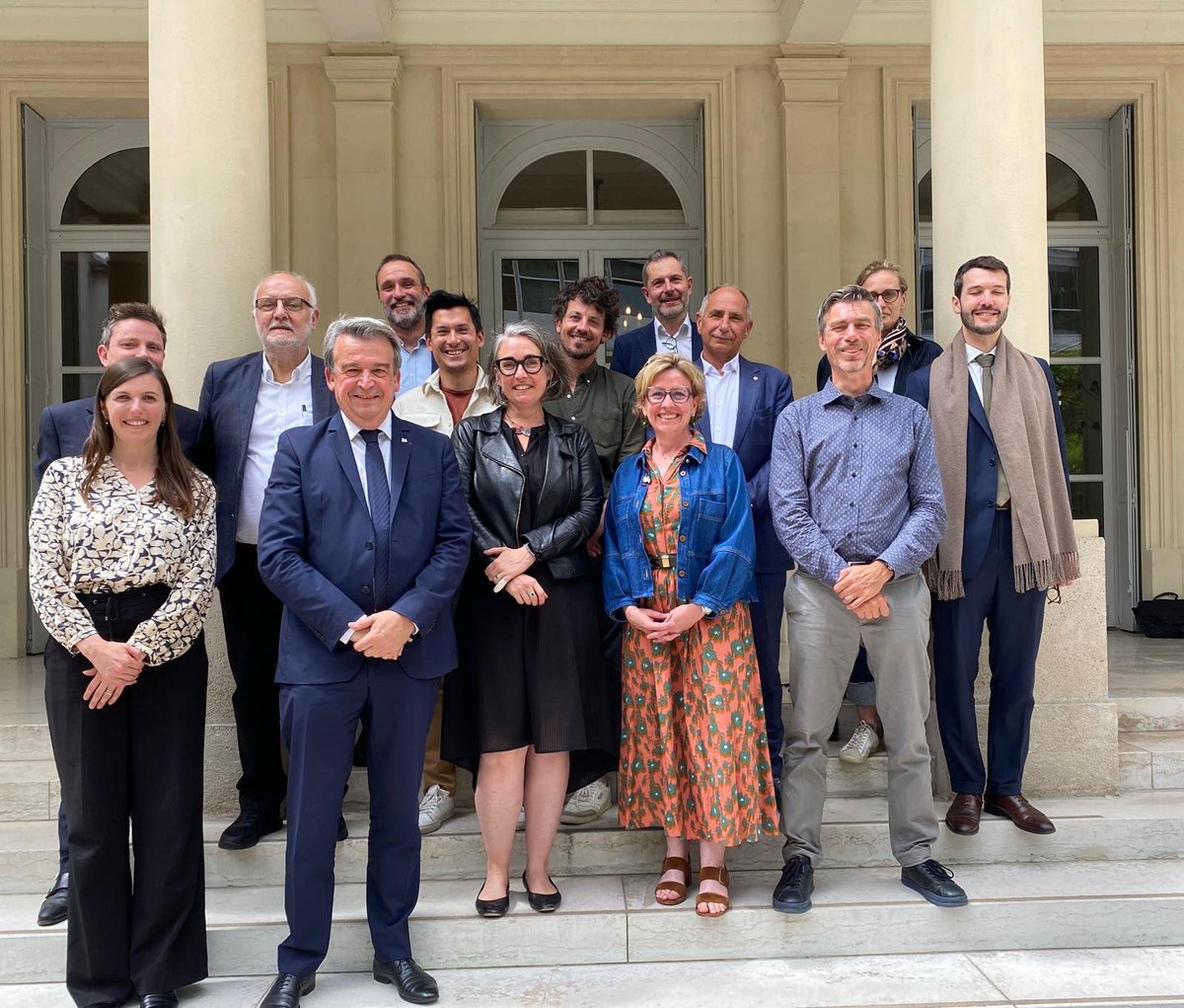 FFBatiment's tweet photo. Echanges à la FFB avec les principaux think tanks et associations consacrés à l’#environnement.
La #RénovationÉnergétique des #logements, l’aménagement du #territoire, la #REP doivent être au cœur du débat présidentiel 2027. 
Ne pas opposer économie et écologie ! 
@WWFFrance | @FNEasso | @reseauCler | #InstitutDeLaTransitionFoncière | @FondationNH | @I4CE_ | #Adapt